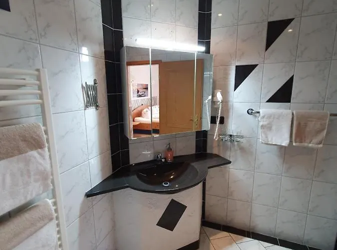 Hotel Ederseeblick 3*